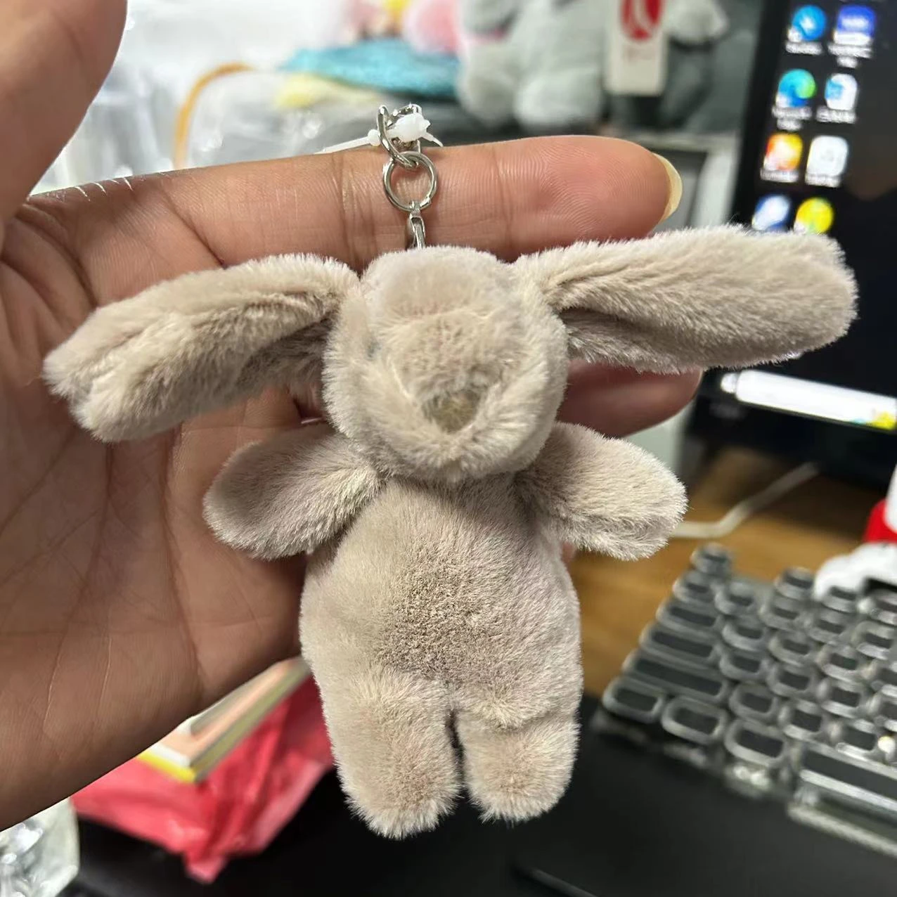 ตุ๊กตากระต่ายการ์ตูนน่ารัก พวง - Carabiner Keychain บทวิจารณ์และราคา
