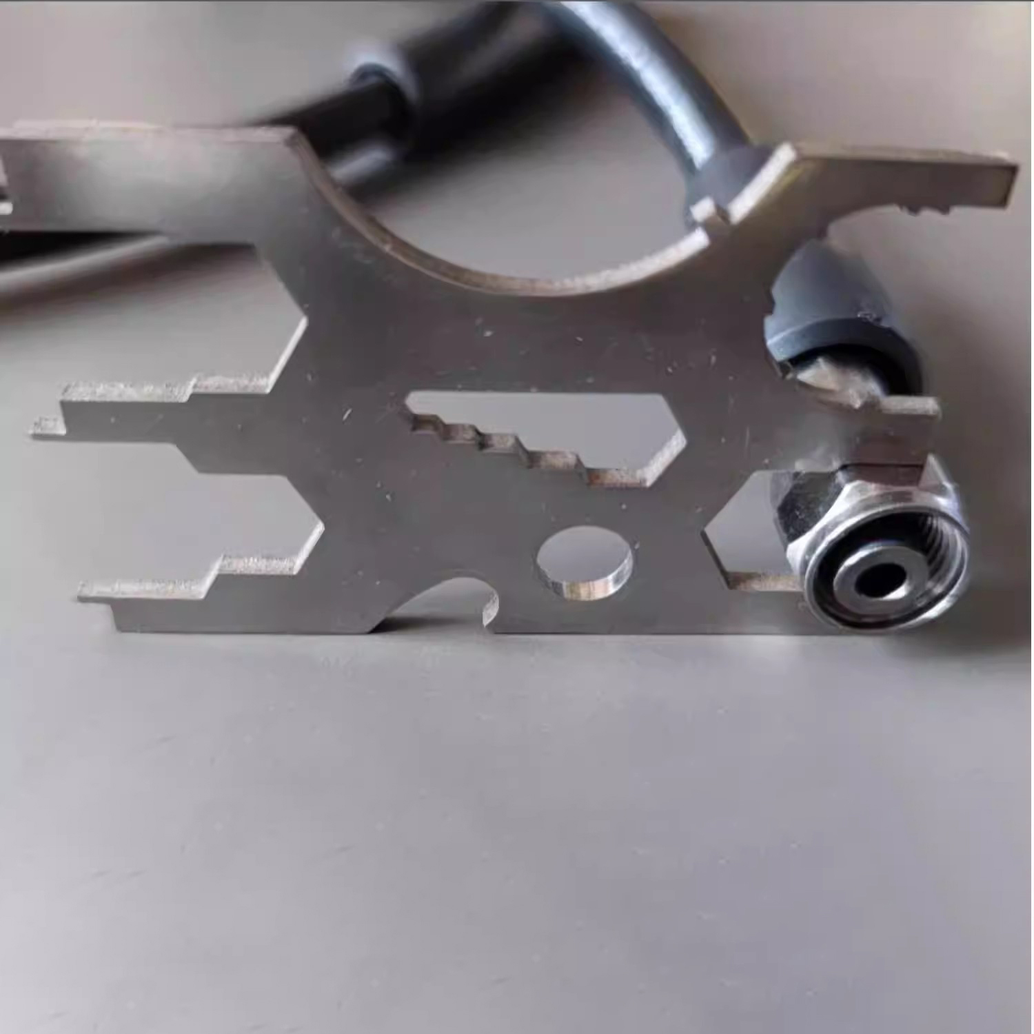 ชุดไขควงเรกูเลเตอร์ดำน้ำสแตนเล - Multitool Credit Card บทวิจารณ์และราคา
